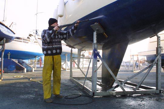 Nettoyage de coque avec la pose d'antifouling