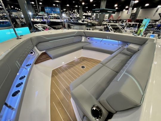 The bow can be turn into a large sundeck
