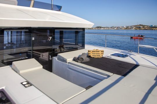 The easily accessible foredeck is perfect for sunbathing.