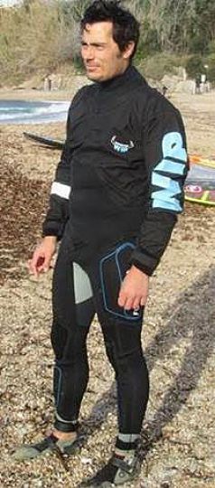 Une combinaison hybride : sèche et néoprène