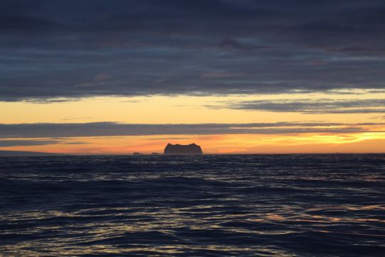 Le premier iceberg.