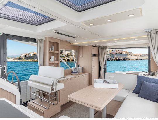 Le poste de pilotage du Swift Trawler 41
