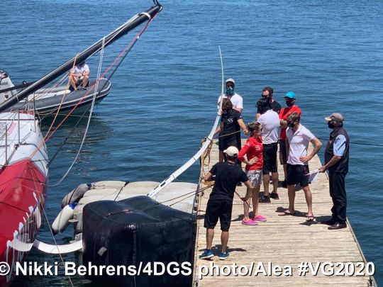 Samantha Davies au Cap pour réparer son bateau