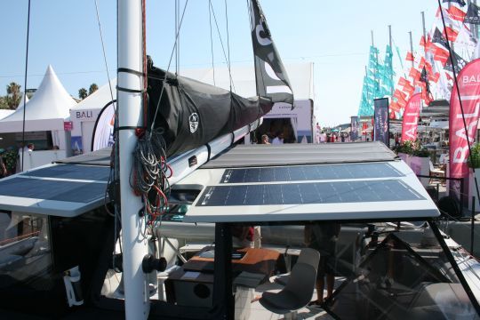 Les panneaux solaires favorisent la recharge pour les moteurs électriques Oceanvolt