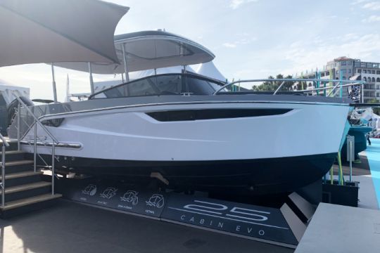 L'Alfastreet 25 Cabin Evo présenté à Cannes