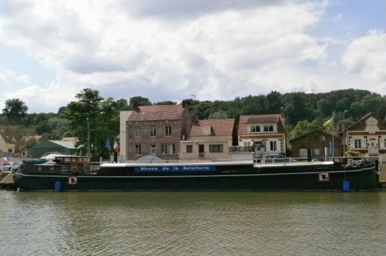 La péniche musée permet aux familles de s'immerger au réel dans la batellerie