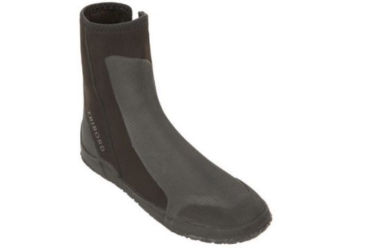 Les botillons en néoprène limitent l'humidité et les pieds froids. Ils permettent aussi de demeurer en équilibre sur le pont