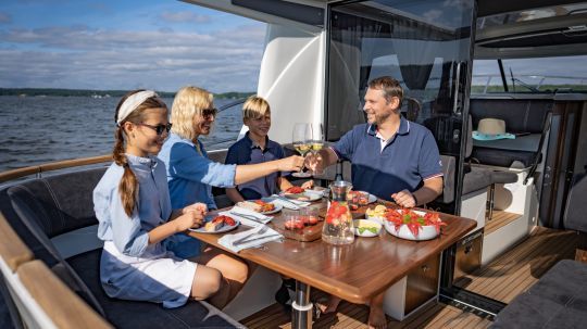 Un carré en U pour les repas en extérieur