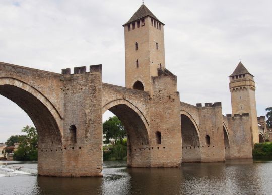 Le pont Valentré marque l'entrée avale de Cahors