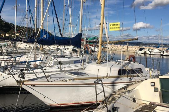 En novembre 2019 : à vendre sur le port d'Istres