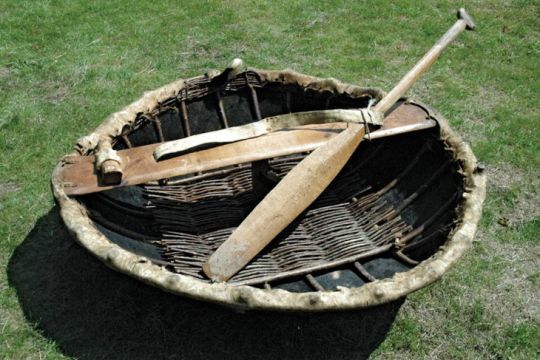 Un bateau-panier coracle