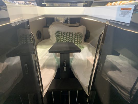 La cabine à la pointe avant avec son astucieux système de marches rétractables