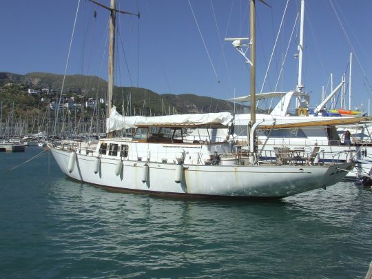 Alondra laissé à l'abandon à Port Ginesta