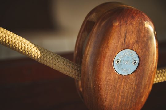 Des poulies en bois faites maison