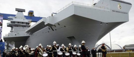 Le HMS Queen Elizabeth lors de sa cérémonie de baptême