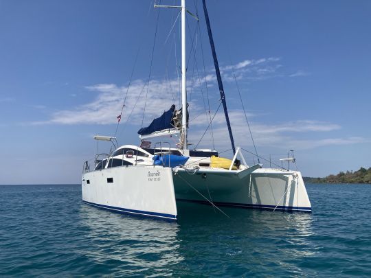 Island Spirit 380 au mouillage