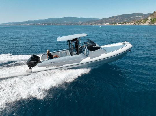 Le Cayman 33.0 Executive peut vraiment devenir sportif