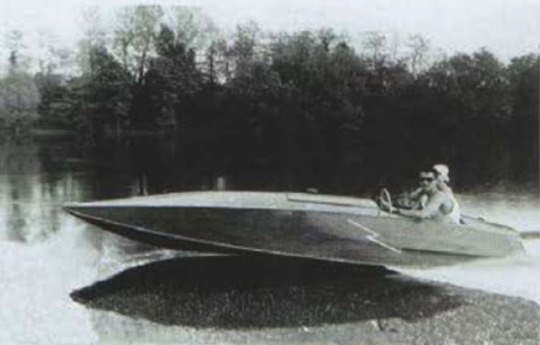 L'un des fils avec leur père. 1960 © Daniel Charles