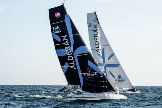 Le Mini et le Class 40 à l'entraînement ©Yann Riou polaRYSE