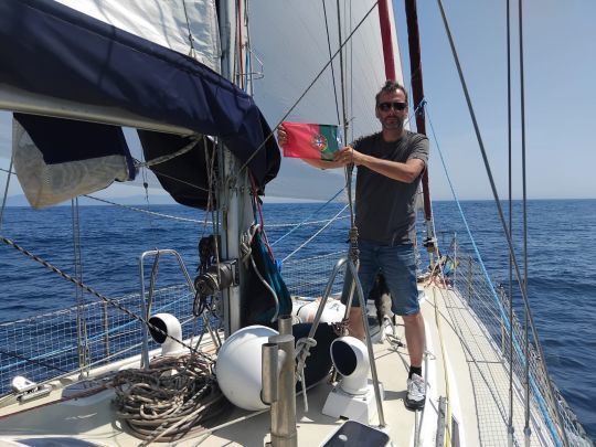 Changement de pavillon de courtoisie au passage de la frontière portugaise