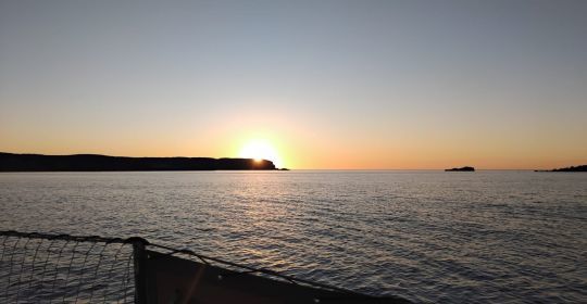 Lever de soleil sur l'anse de Baleeira, le vent à franchement mollit
