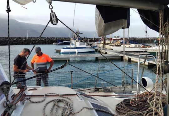 Les formalités d'arrivée au port de la Caleta del Sebo