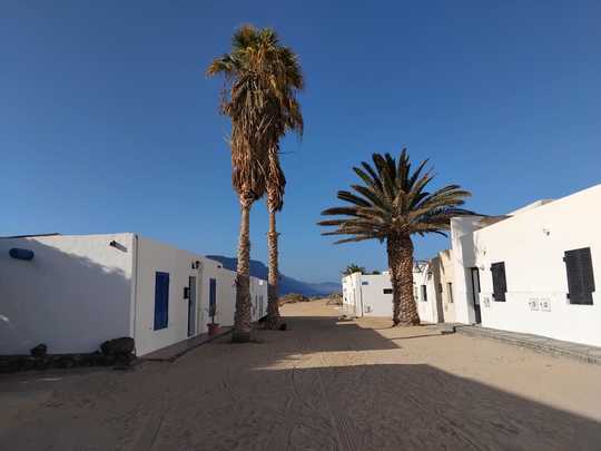 Les rues de sable blond de la Caleta del Sebo