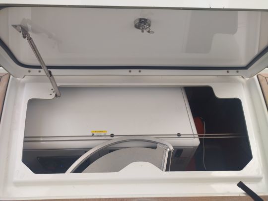 Le générateur occupe une large place dans le coffre arrière©Maxime Leriche