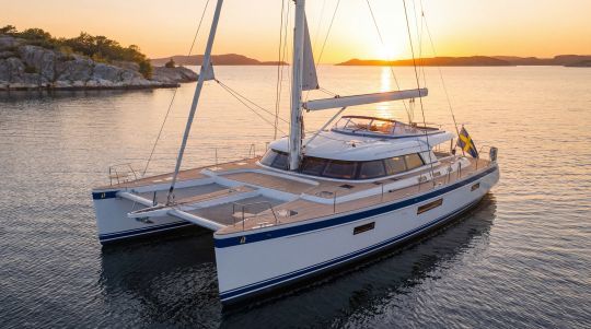 Hallberg-Rassy innove en proposant catamaran à 11millions d'€