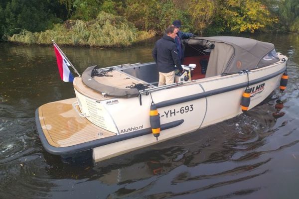 The test model was equipped with two BlueNav pods