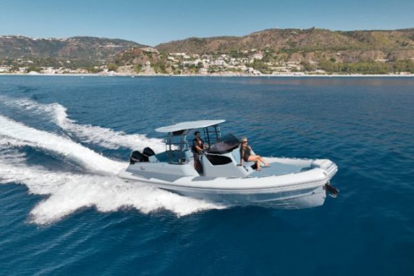 The hull of the Ranieri Cayman 33.0 Executive is particularly well executed