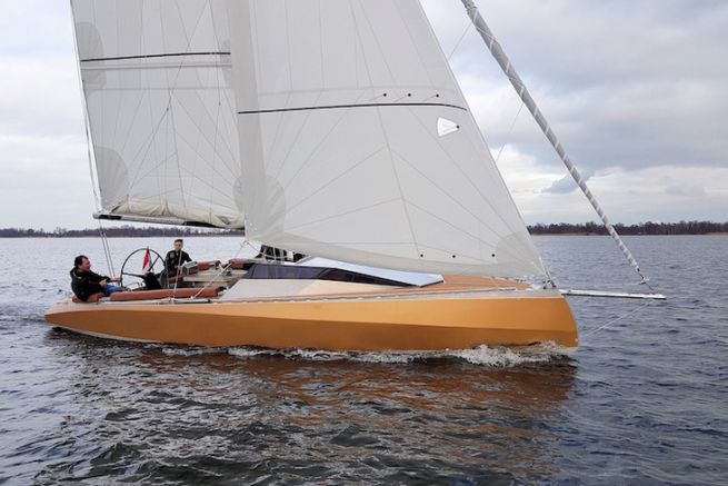 Speedlounger 8500 an ultra-designed aluminium dayboat