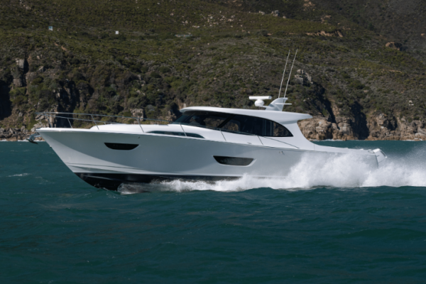 Eclipse 505 Shadow styling blends tradition and modernity