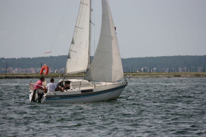 The keelboat version is more powerful in the weave than the dinghy.