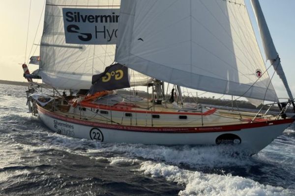 Damaged rigging forces Pat Lawless to withdraw