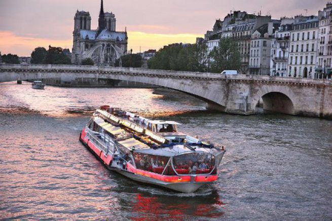 Parisian Boats, Bateaux-mouches, Vedettes de Paris - how to take a cruise on the Seine?