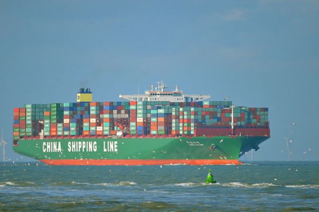 The CSCL Globe on its way to Zeebrugge