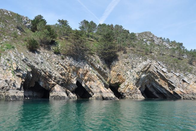 Discover the caves of Crozon-Morgat