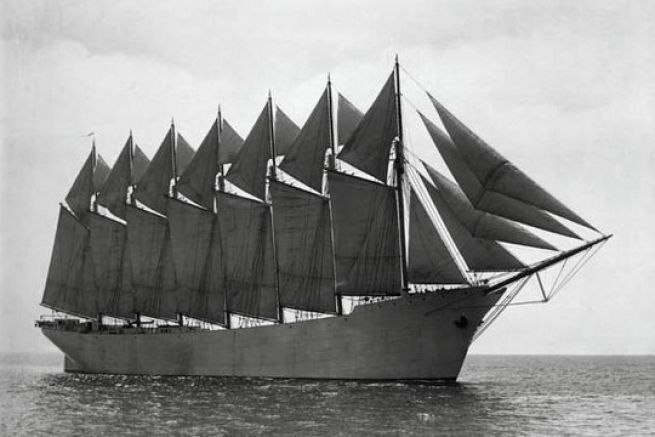 Discover the history of the schooner Thomas W. Lawson, the only seven-masted sailboat