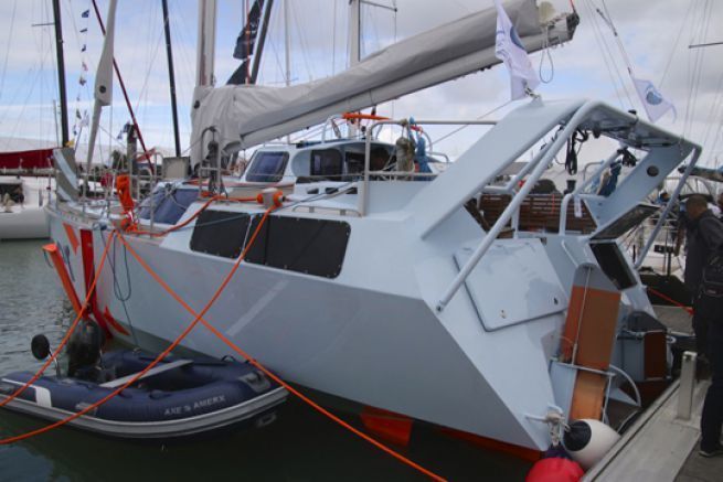 With its foils, the AmerX40 diverts visitors to the 2015 Pavilion