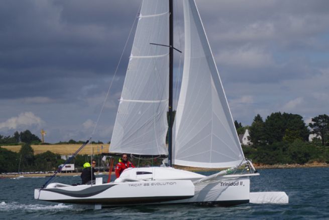 Tricat 25, the evolution of a well-born trimaran