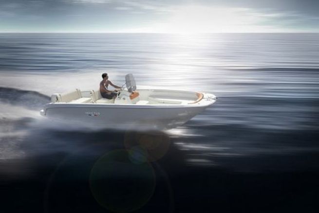 The new 190 FX from Invictus Yacht