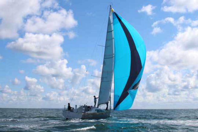 Paroa 34 Evolution, lifting of an atypical sailboat