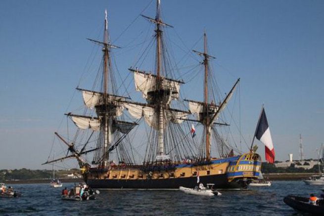 The Hermione during the Great Holiday Parade of Brest 2016
