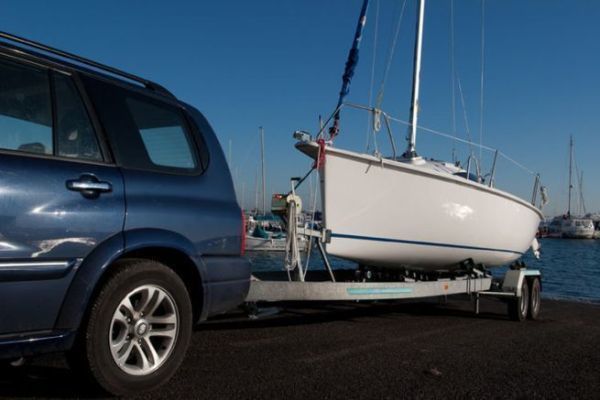 12 tips for transporting your sailboat on the road