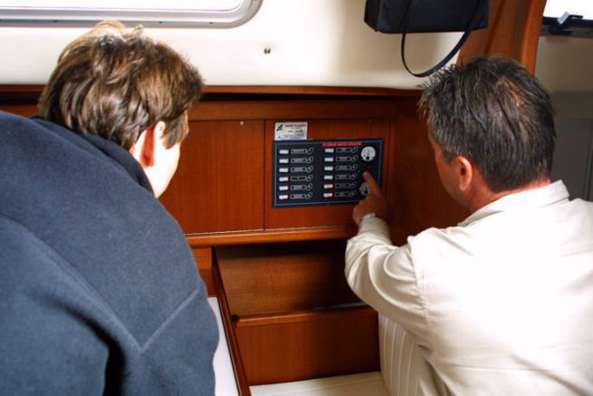 The 15 points to check for the inventory at the start of a boat rental