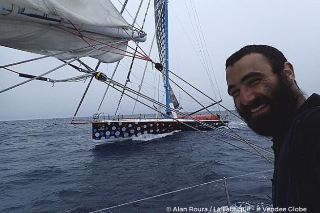 Alan Roura and Eric Bellion sail side by side in the heart of the Indian Ocean
