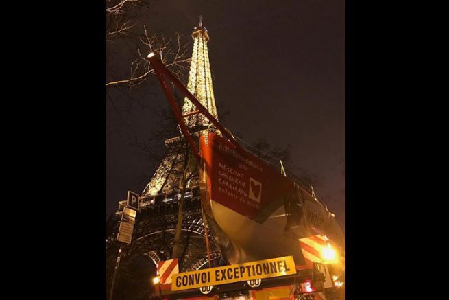 Initiatives Coeur ready to be installed on the Eiffel Tower
