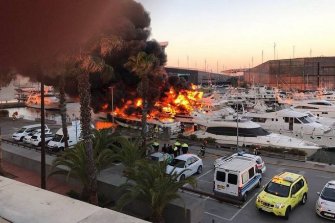 A fire in the Port Forum of Barcelona