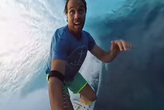 Anthony Walsh films at 360 his session at Teahupoo